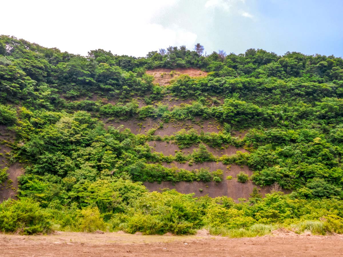 高塚山のスコリア採石場跡
