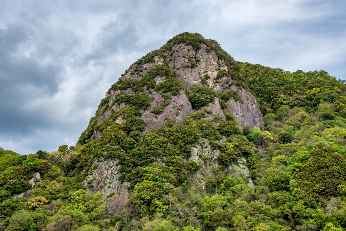 城山の岩壁