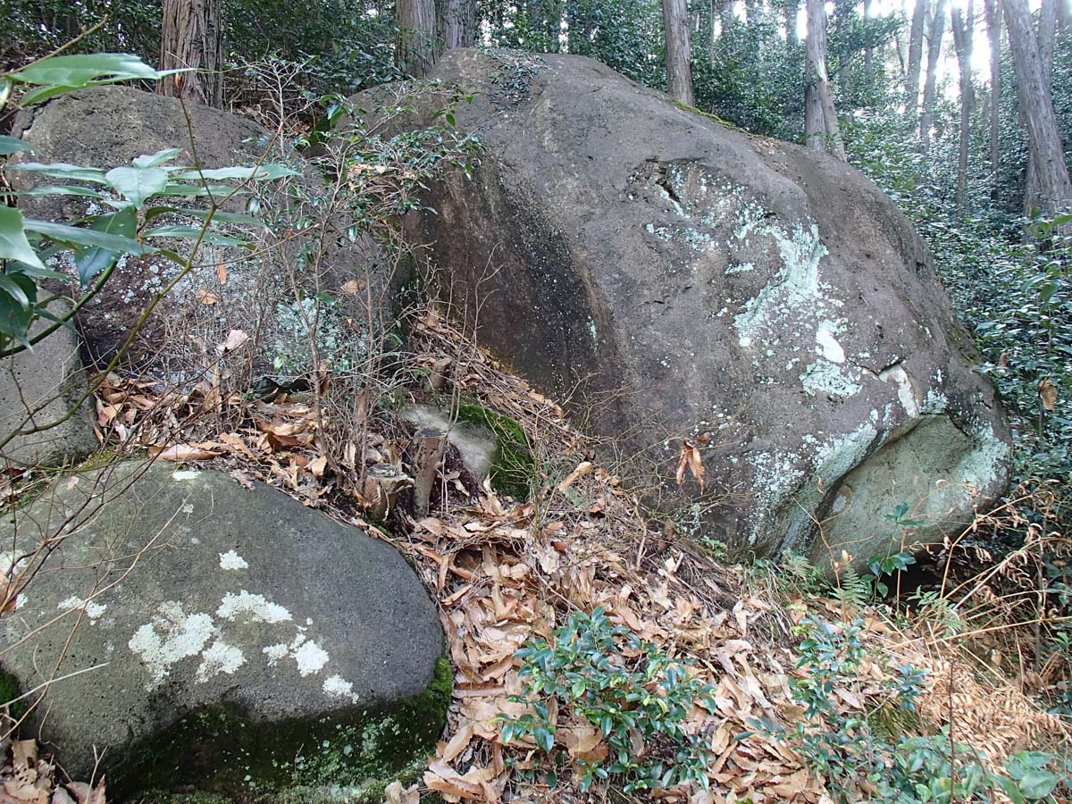細沢の巨石