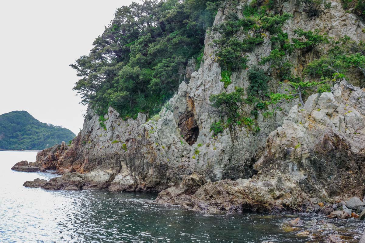 犬走島の崖